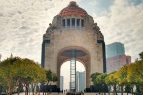 Mexico - a nation between success and criminal clutches.